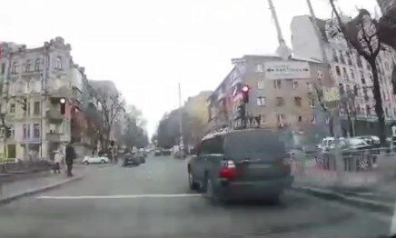 ''Синдром Зайцевой'': в Киеве на видео засекли нарушителя на элитном авто 