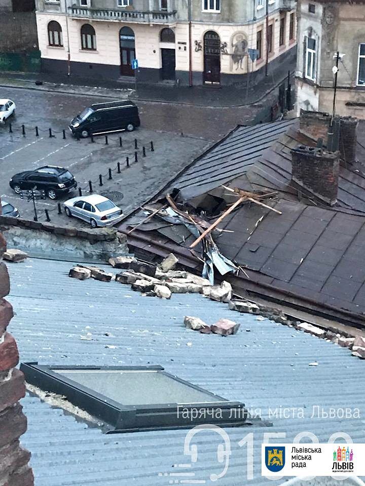 Львів спіткав потужний ураган: перші фото негоди