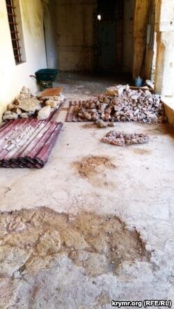Копают лопатами, как картошку: в Крыму разграбили уникальный дворец