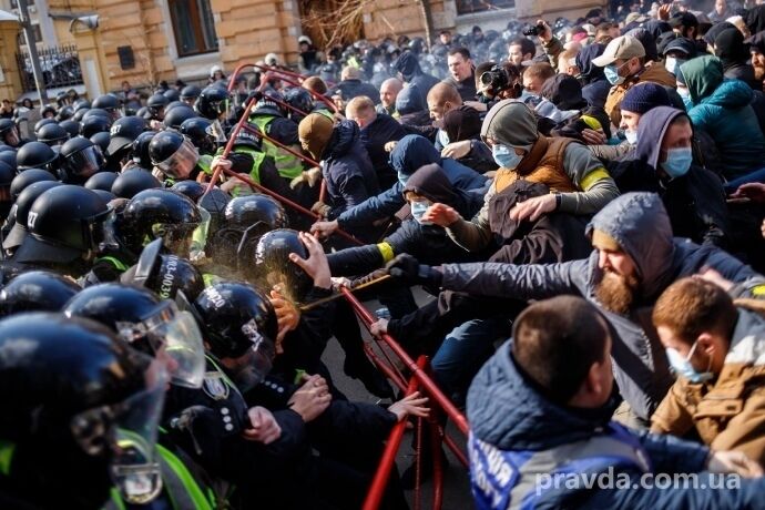 Нацкорпус й протести: як Україну розхитують перед виборами