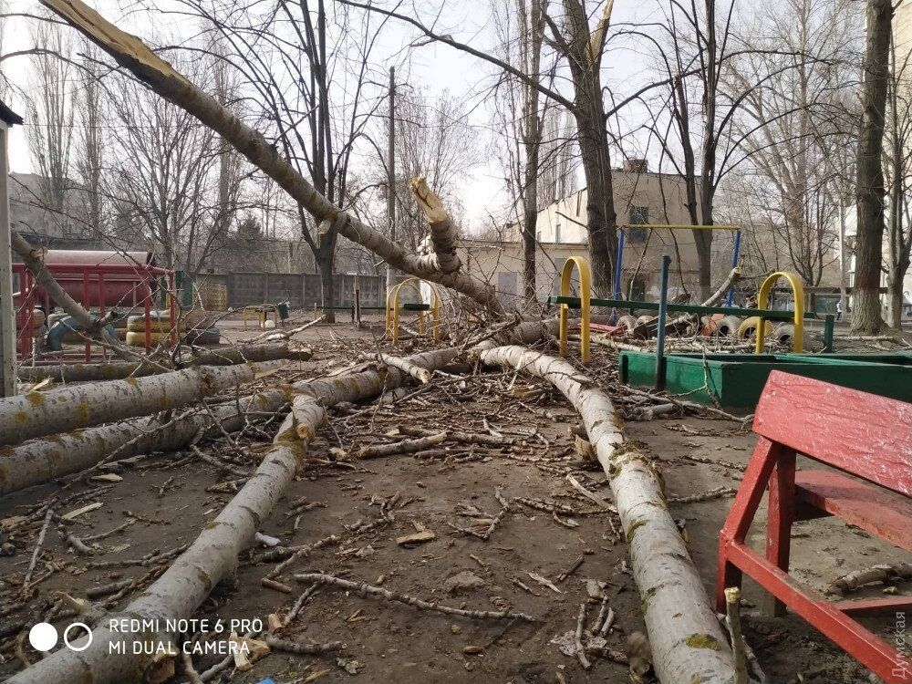 Україну накрив погодний армагеддон: є жертви і поранені. Фото і відео