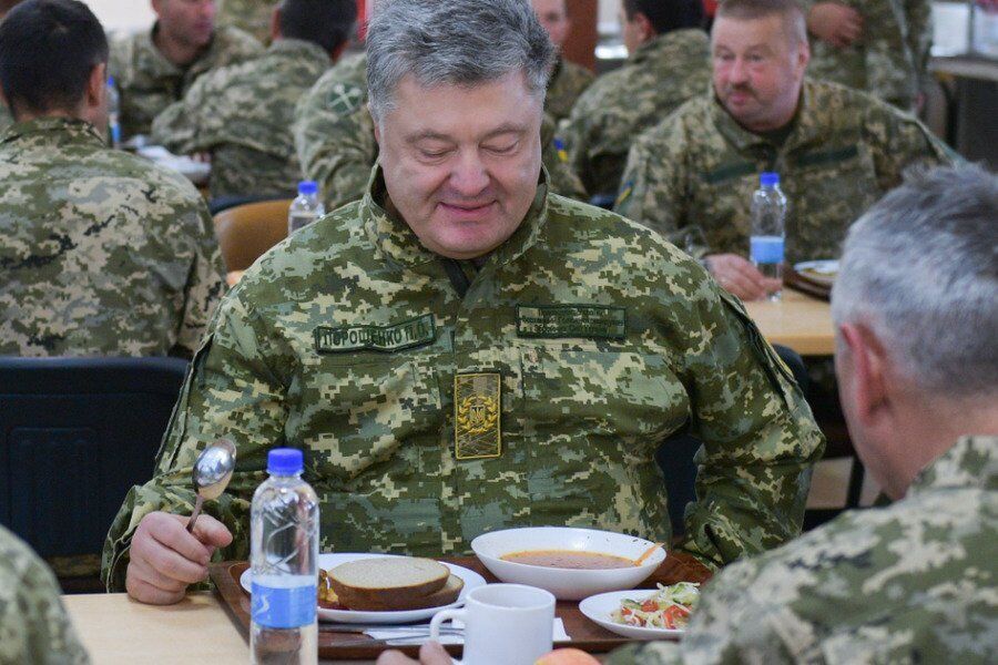 Пирожки с мясом и энергетики: названы "слабости" Порошенко