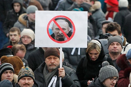 "Нужна большая война": чем грозит рекордный обвал рейтинга Путина
