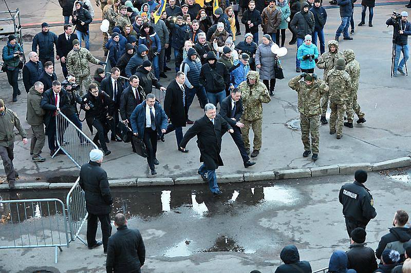 "Порошенко сбежал с митинга": росСМИ поймали на позорном фейке