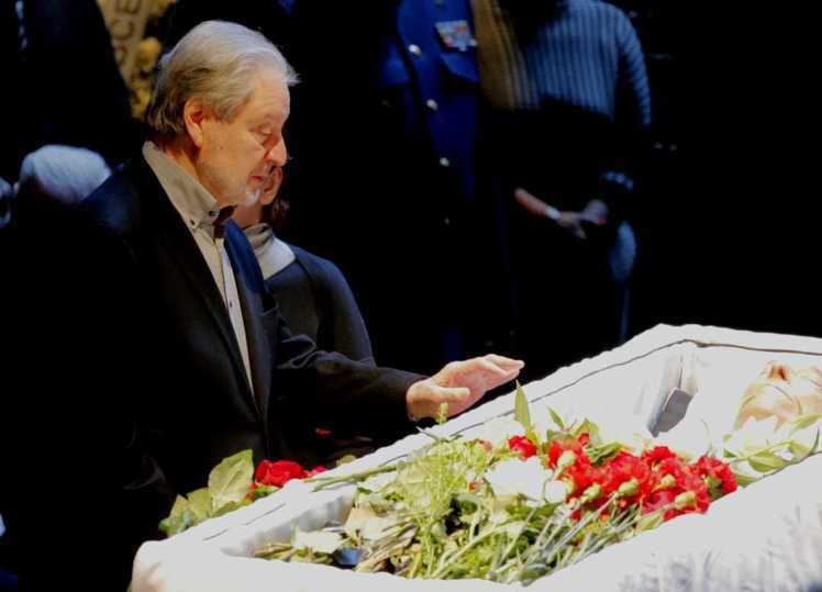 Похороны Этуша: появилось фото актера в гробу