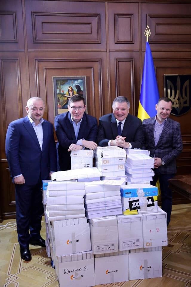 Разворовали миллиарды: дело о масштабной коррупции "вертолетных налоговиков" Януковича попало в суд