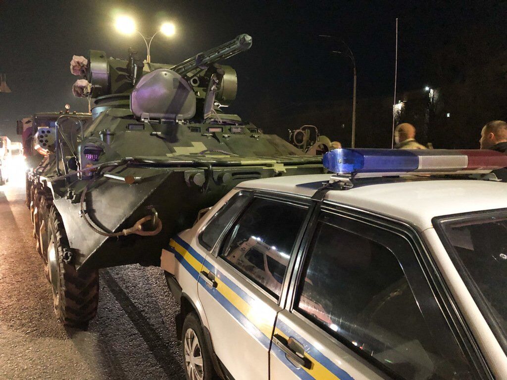 У Києві сталася велика ДТП із військовою технікою: з'явилися фото і відео