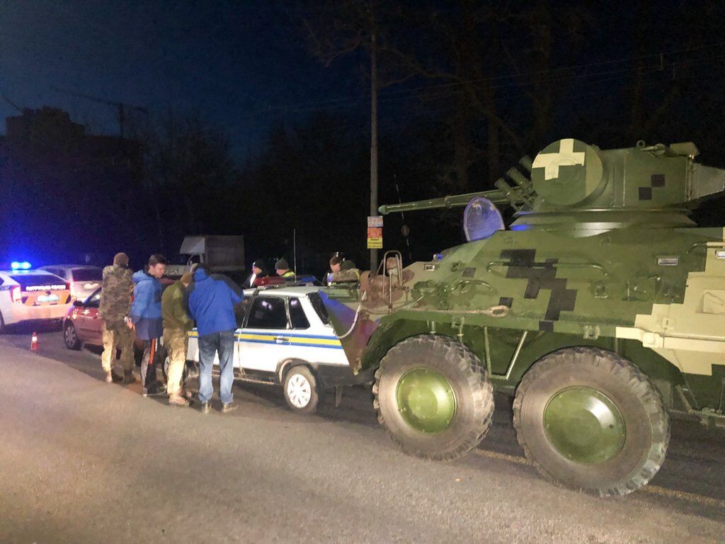 В Киеве произошло крупное ДТП с военной техникой: появились фото и видео