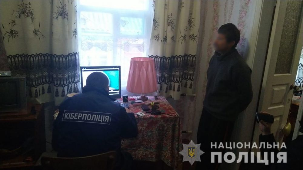 Отец продавал фото дочерей на специальных сайтах