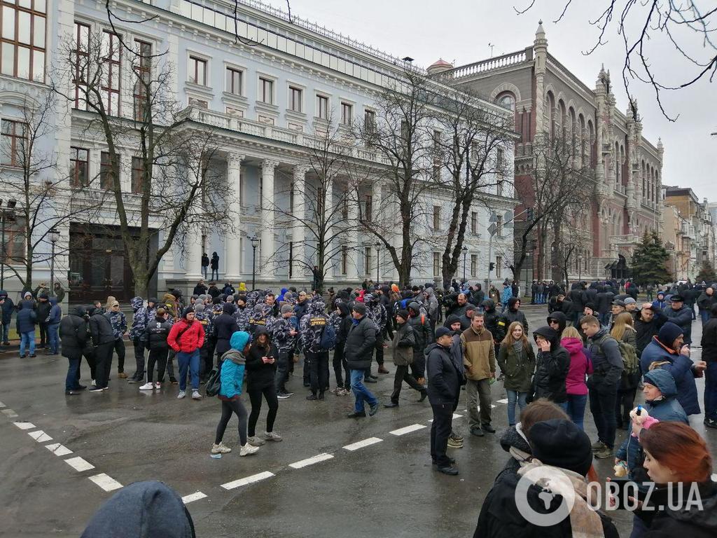У Києві пройшла масова акція, на вулиці вивели поліцейських і бронетехніку: подробиці