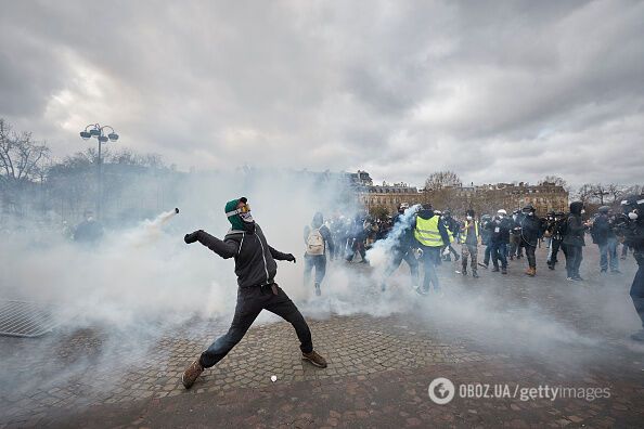 Париж в огне: Францию потрясли мощные протесты