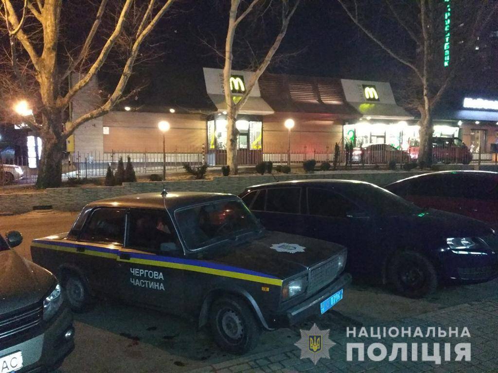 В Николаеве в очереди в McDonald's произошла стрельба: есть раненый 