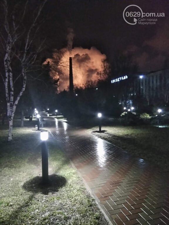 Грохот и вспышки: в Мариуполе запаниковали из-за "масштабного пожара" на "Азовстали", там опровергают