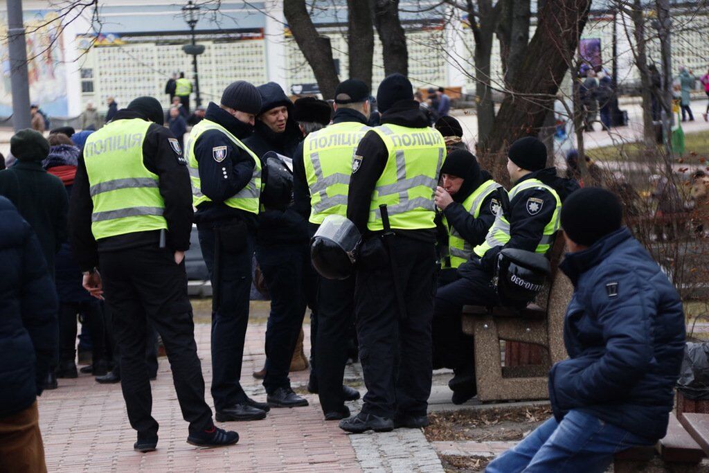 У центр Києва знову стягнули поліцію: що відбувається