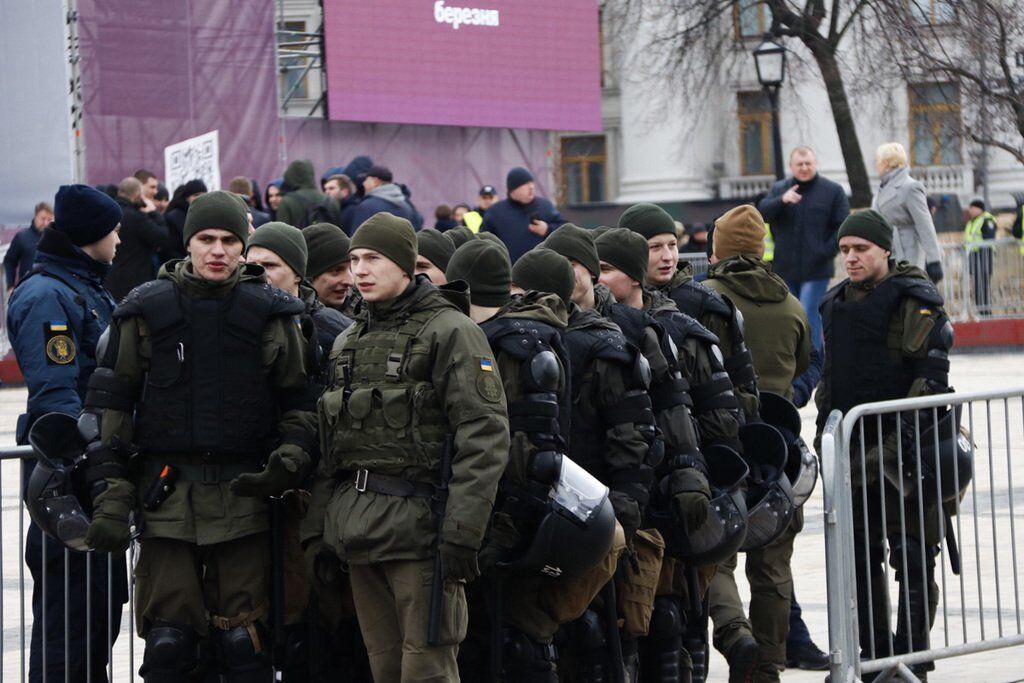 У центр Києва знову стягнули поліцію: що відбувається