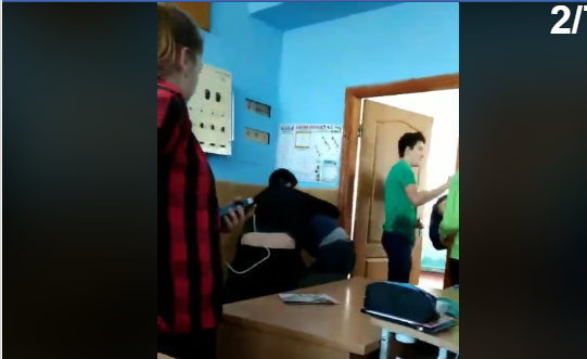 "Убью!" На Одесщине школьники зверски избивали сверстника и снимали на видео. Жесткие кадры