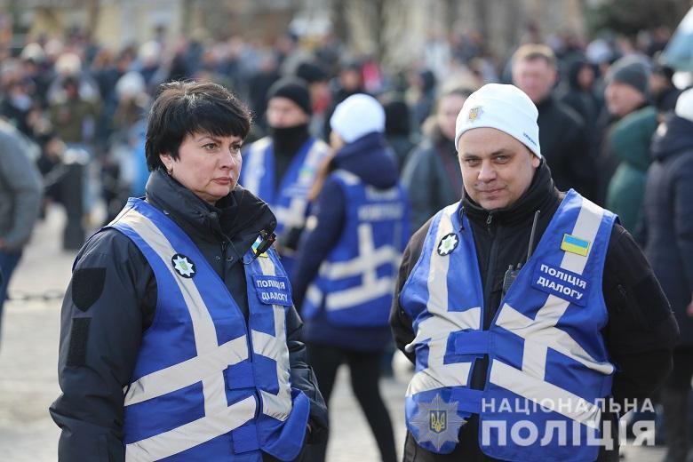 На митинге в поддержку Порошенко в Киеве было около 25 тысяч человек