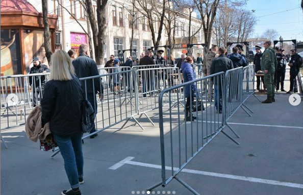 "Дикуни!" У мережі показали, як вкрадений Крим "зачистили" до приїзду Путіна