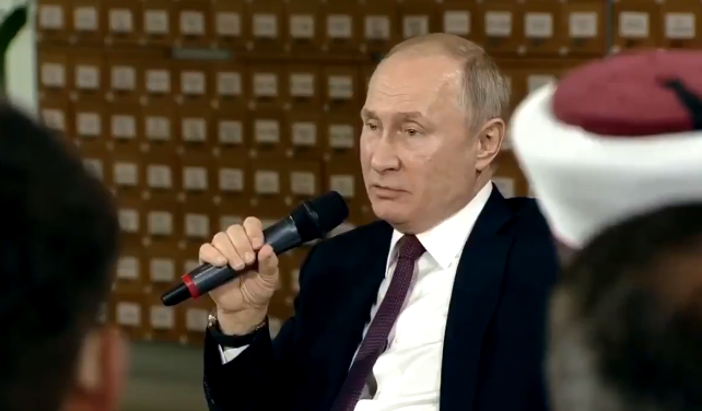 "Сошел с ума?" Путин внезапно заговорил на украинском в Крыму: видео