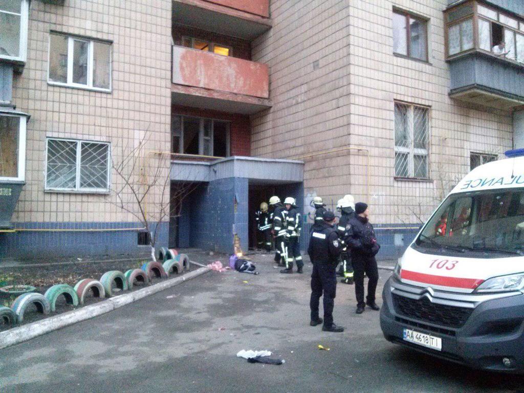 Вынесло двери и окна: в Киеве прогремел мощный взрыв в жилом доме