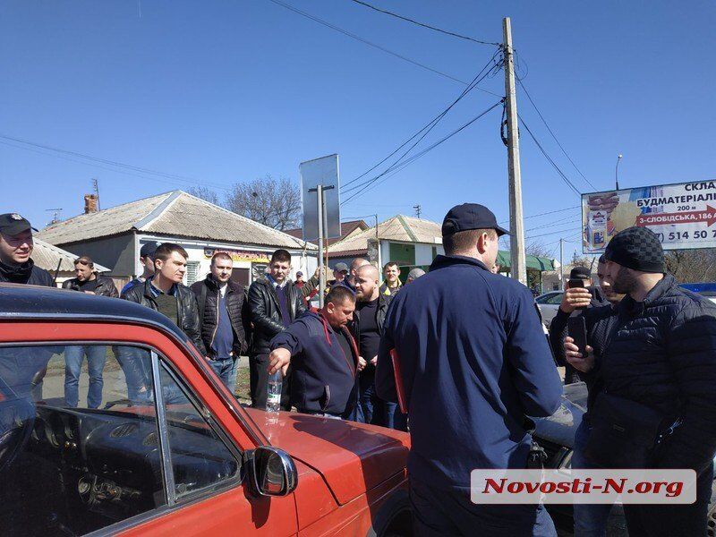 "Ти клоун?" У Миколаєві поліція побилася з "євробляхерами": з'явилося відео