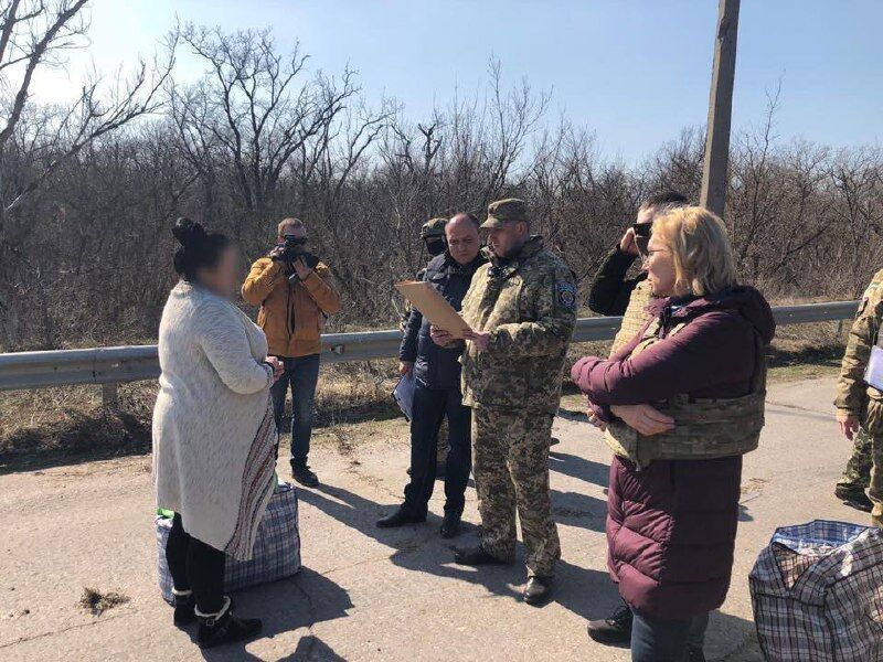 Процес передачі в'язнів Україні