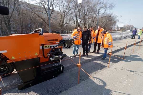 У Дніпрі для укладання бордюрів уперше в Україні застосували унікальну технологію монолітного відливу