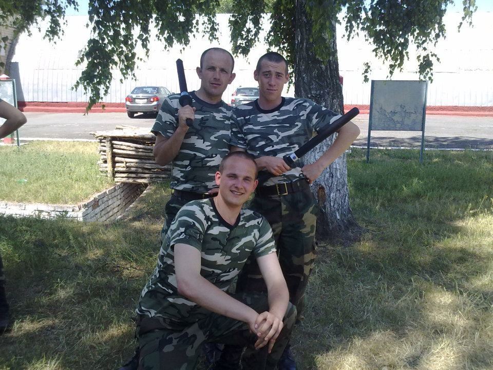 Василь на фото зліва