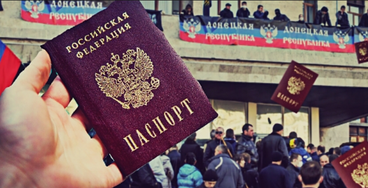 За прикладом Криму: окупанти оголосили про видачу паспортів РФ на Донбасі