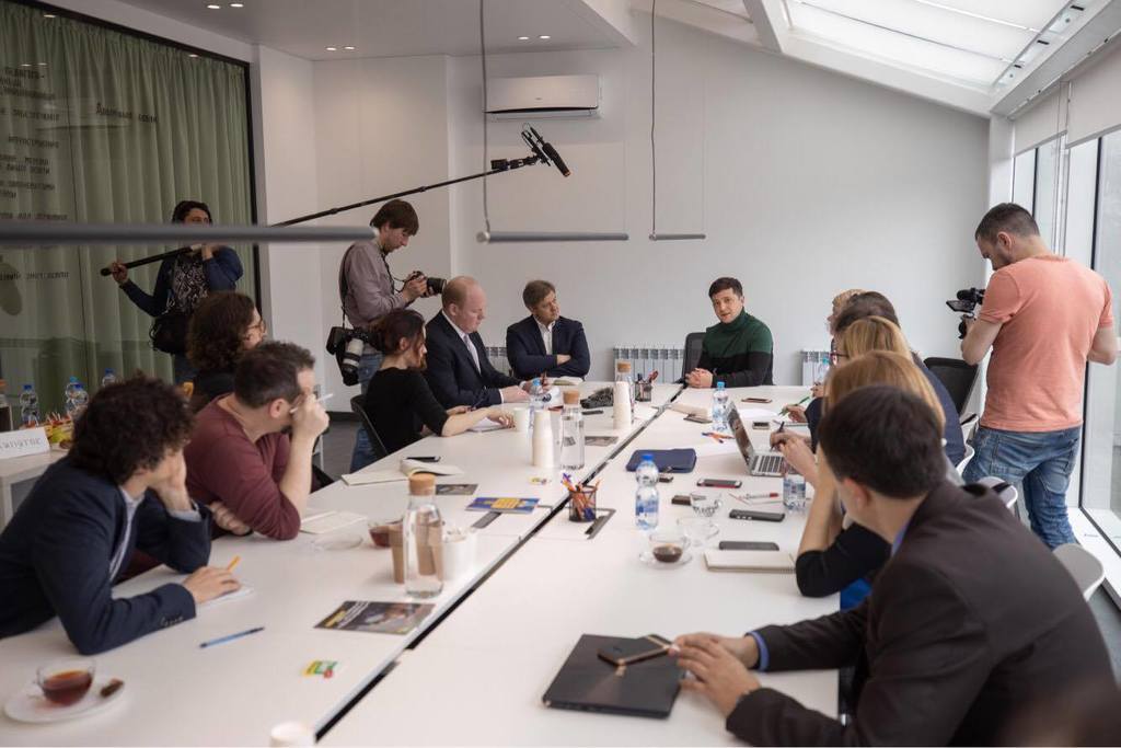 Зеленський розповів про війну, олігархів і слугу народу в інтерв'ю західним ЗМІ