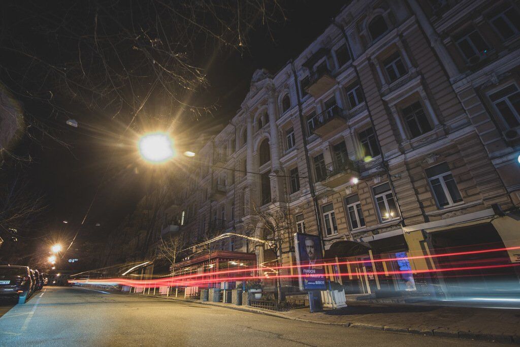 Завораживает: в сети показали загадочную улицу в исторической части Киева