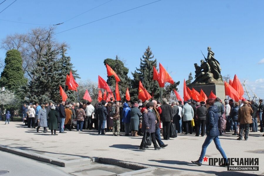 "Путин, выполни обещание!" В Крыму устроили массовый протест. Фото с места событий