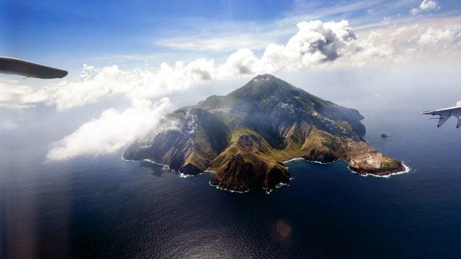 10 наймальовничіших злітно-посадкових смуг у світі