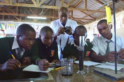 Вчителя з глухого африканського села визнали найкращим у світі