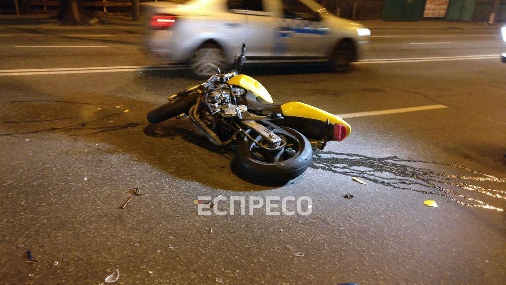 В Киеве авто сбило мотоциклиста