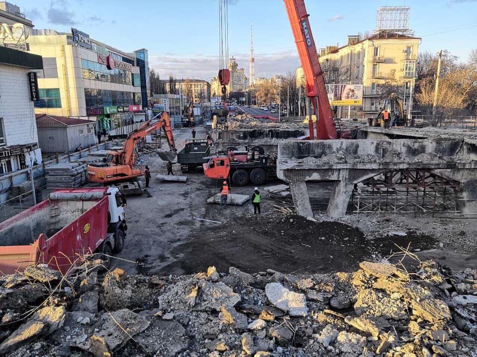 "Алеппо, наши дни": в сети показали, как проходит строительство Шулявского моста