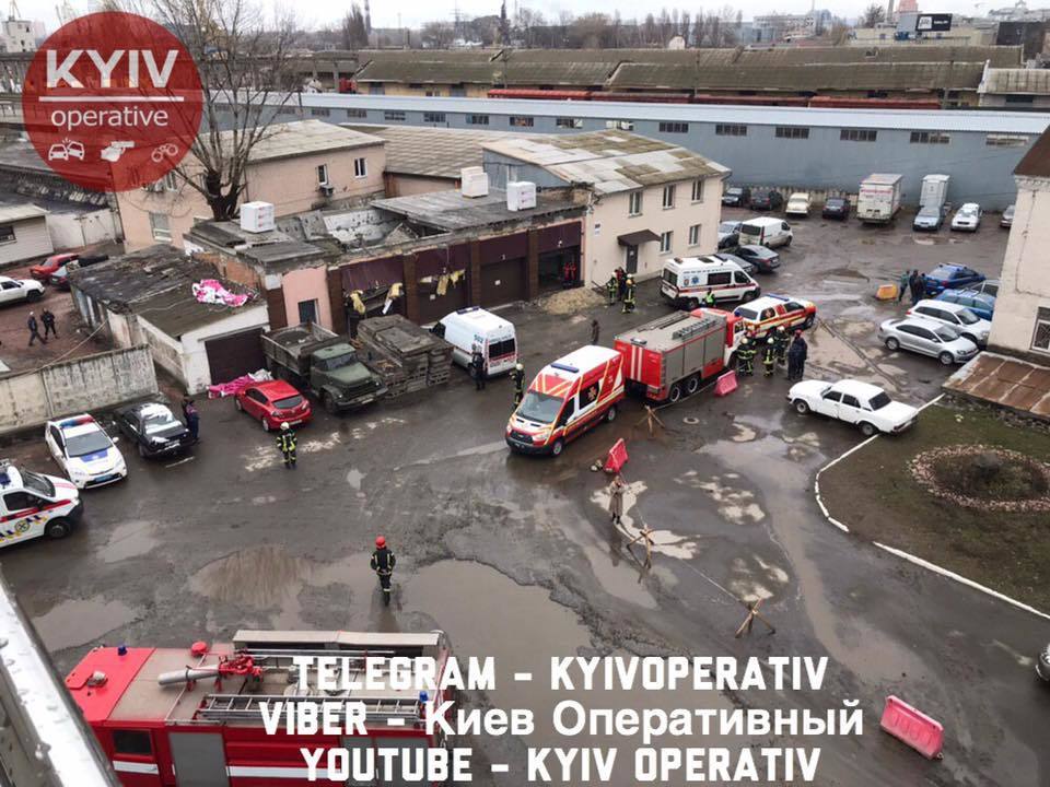 В Киеве упала крыша здания
