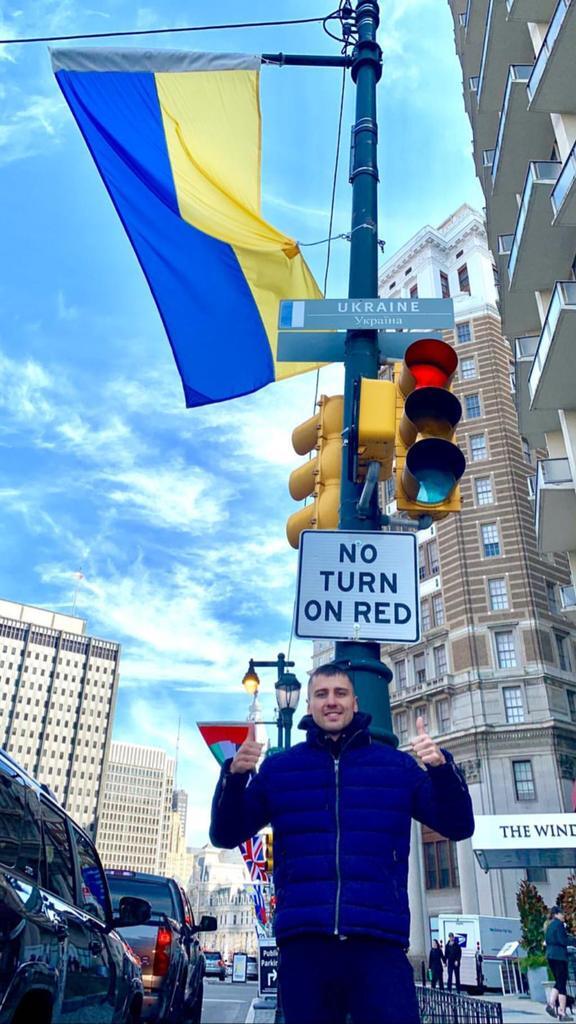 "Слава Україні!" Гвоздика гаряче зустріли в США