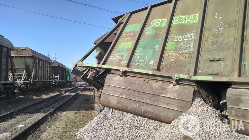 В Киеве поезд сошел с рельс: появились фото с места ЧП