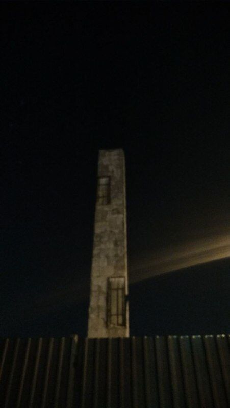 Во Львове снесли 30-метровую стелу Монумента славы: фото, видео