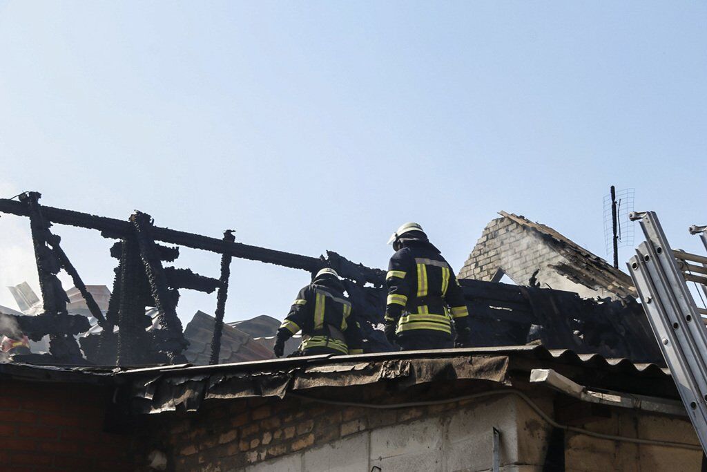 В Киеве масштабный пожар уничтожил два жилых дома: все подробности