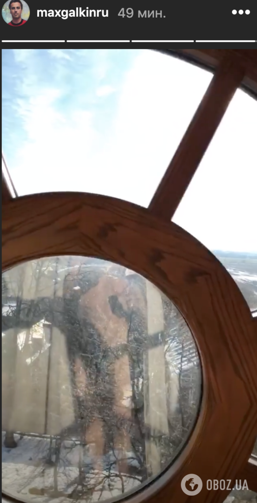 Галкин случайно оголился на камеру