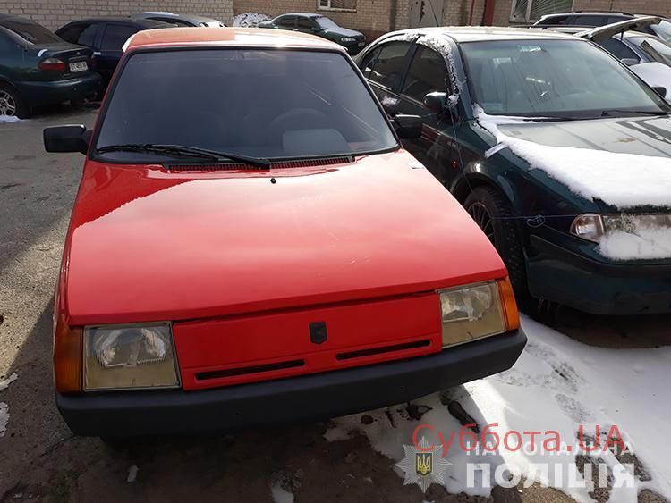 В Запорожской области у женщины украли авто из закрытого гаража 