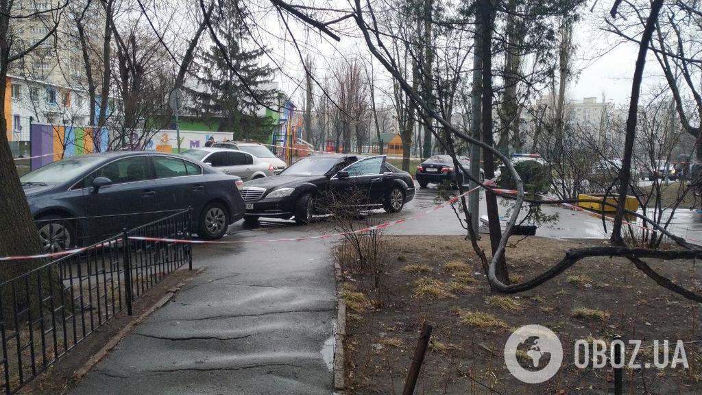 В Киеве посреди улицы произошла стрельба: погиб водитель элитного авто 