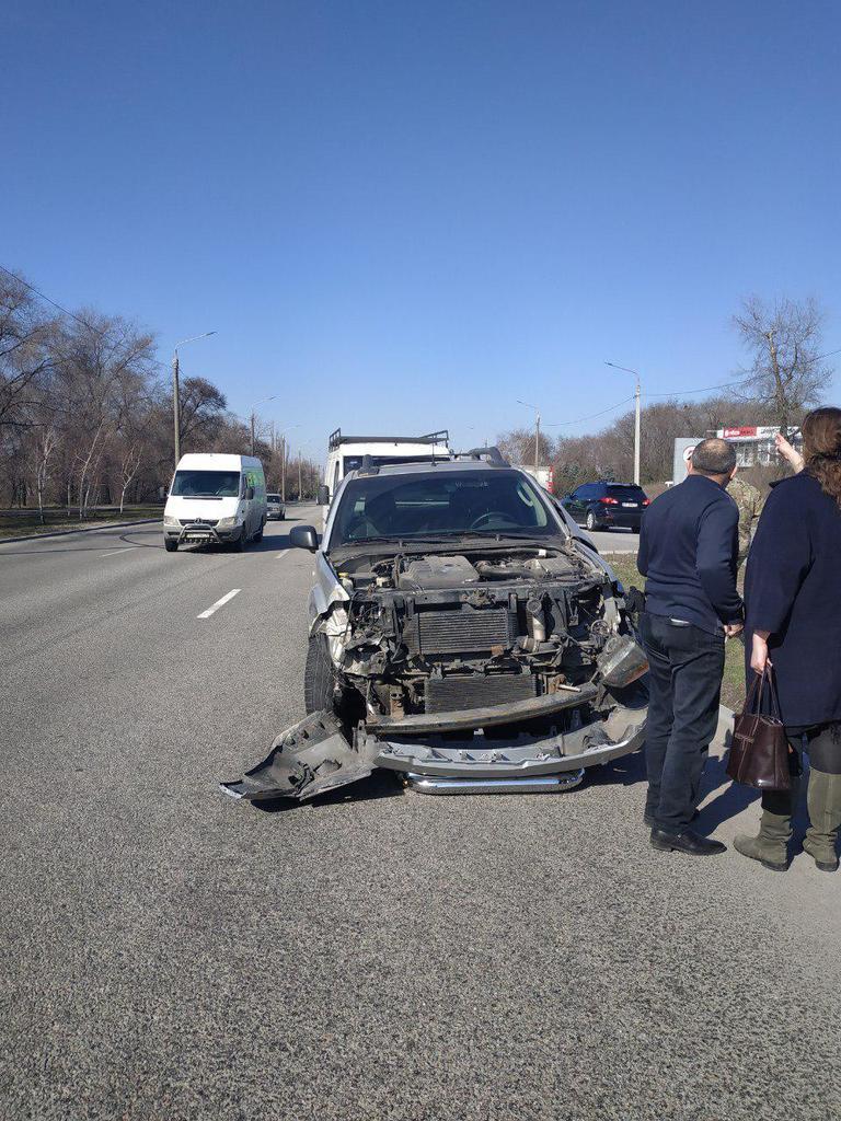 В Запорожье дама за рулем спровоцировала ДТП с автобусом, перевозившим военных