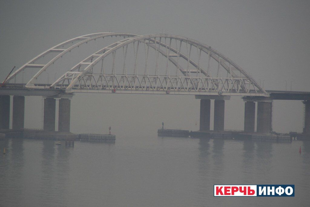 "Завис в воздухе": опубликованы свежие фото Крымского моста