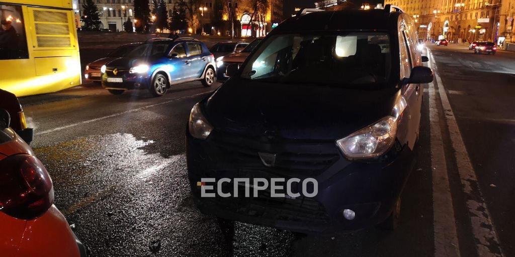 У центрі Києва зіткнулися 6 авто: опубліковані перші фото