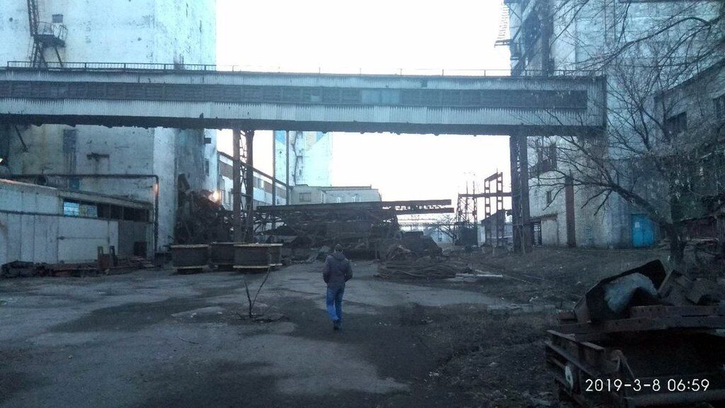 У Донецьку обвалився міст: фото з місця НП