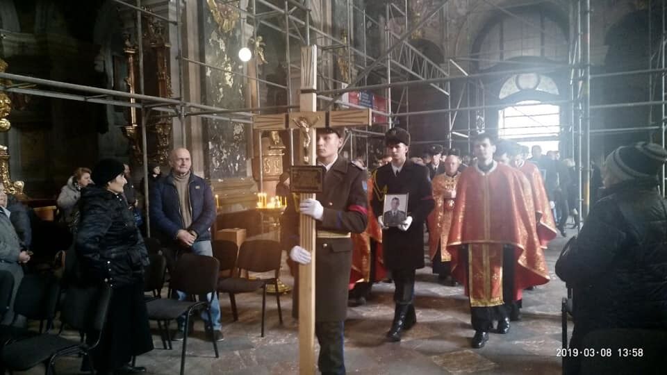"Це не наш Богдан!" На похоронах юного захисника України сталася НП