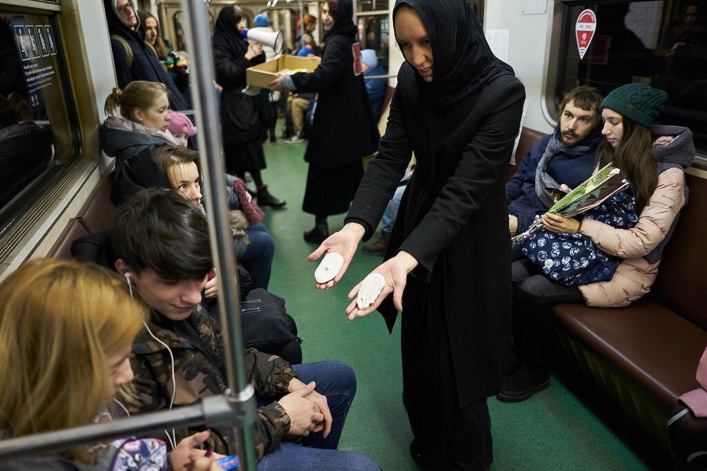 "Пыточные тела недорого": шокирующая акция с сосками и вульвами ошарашила россиян